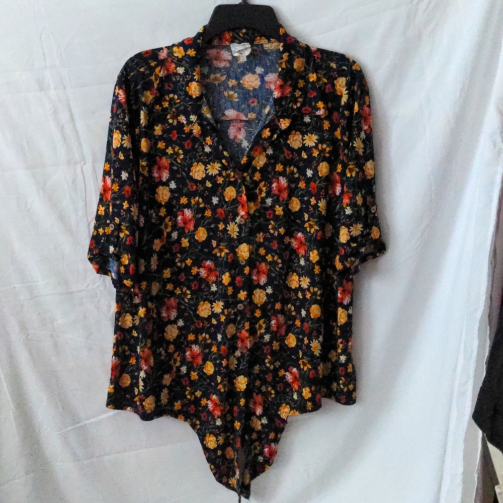 Ladies Button up Blouse.  Soft flowy fabric.  Ties in the front.